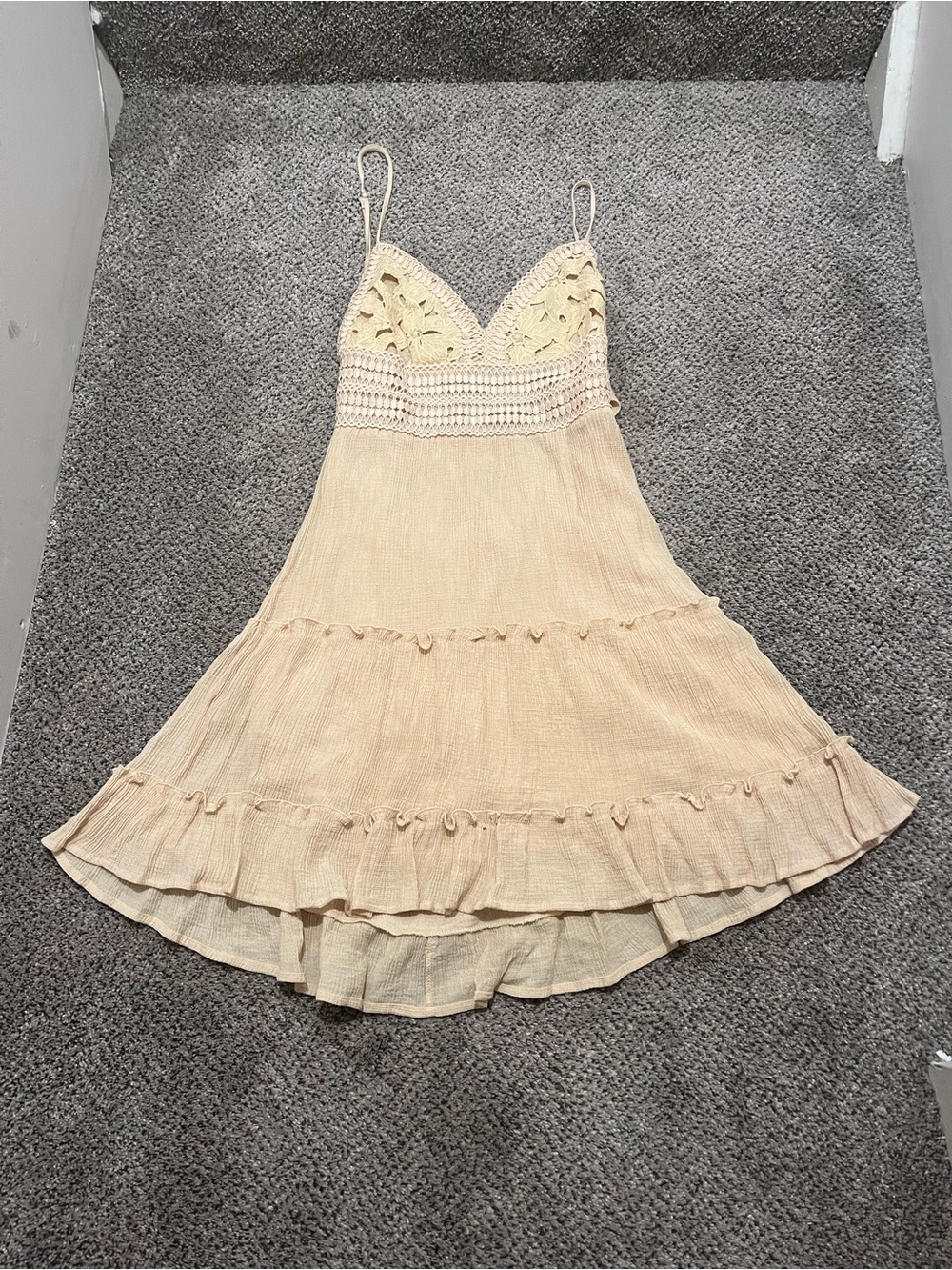 Love tree cream, dress women’s size medium